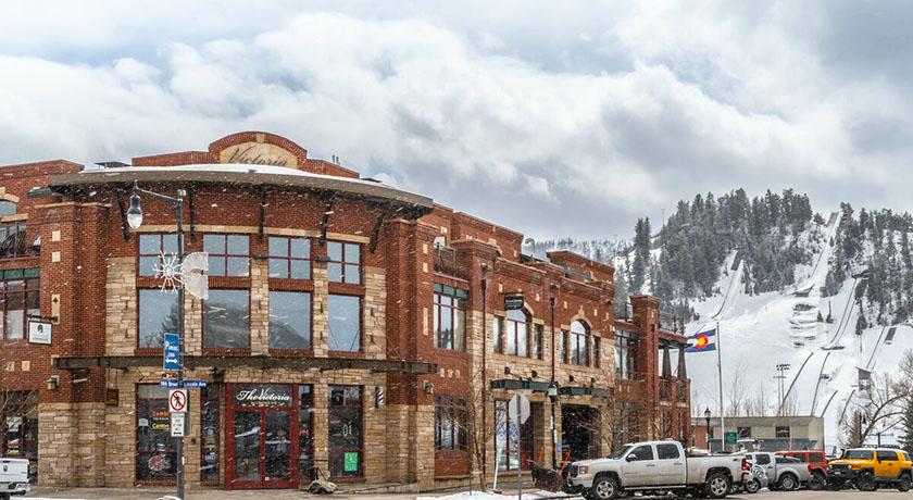 Victoria Condominiums