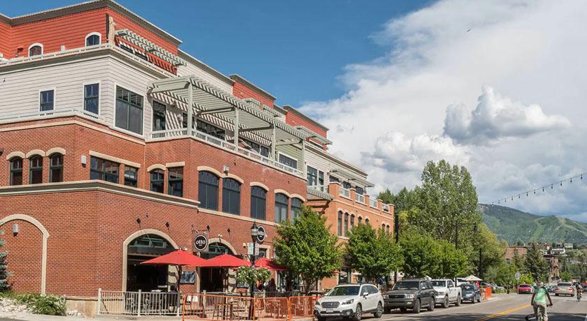 Howelsen Place Condominiums