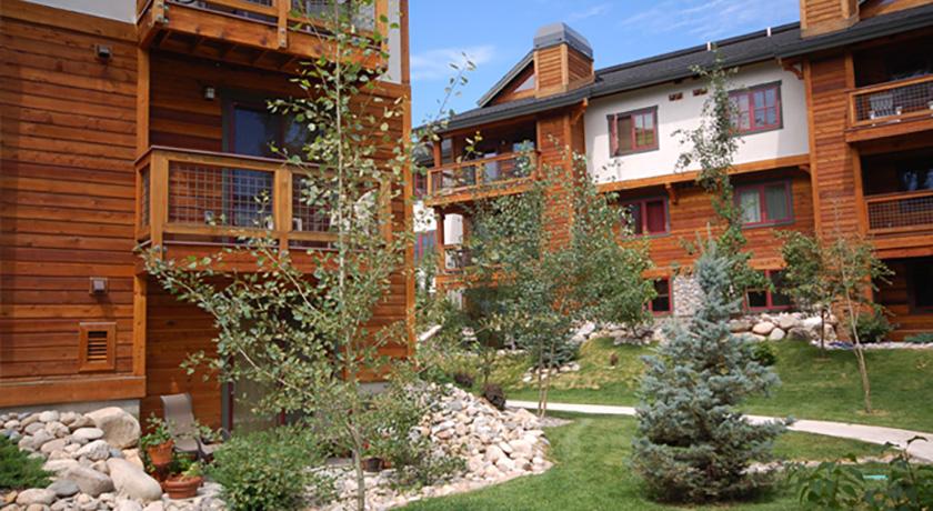 Pines at Ore House Plaza