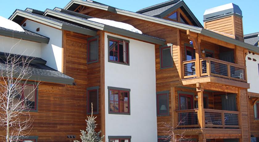 Pines at Ore House Plaza