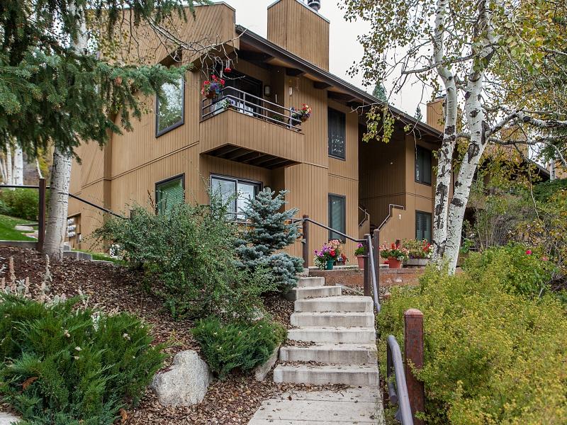 Seasons Four Condominiums by Snowmass Vacations 