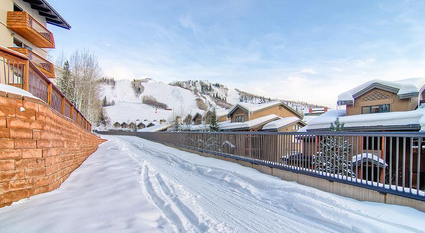 Bronze Tree Condominiums